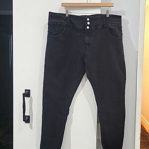 Womans black denim skinny jeans 3x raw hen wide waist band